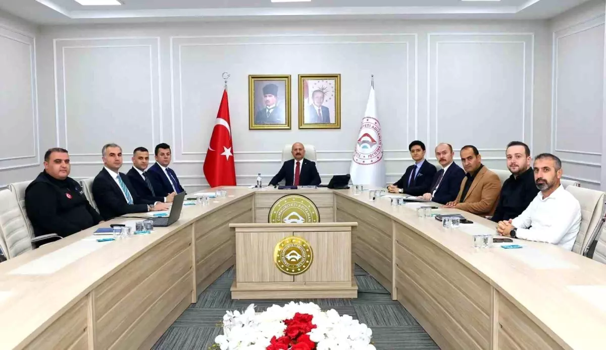 adiyamanda vali yardimcilari degerlendirme toplantisi duzenlendi 8iYf37M2.jpg