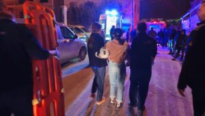 dugun hazirligi yapilan evin tavani coktu 6 yarali 4arkbWfi.jpg