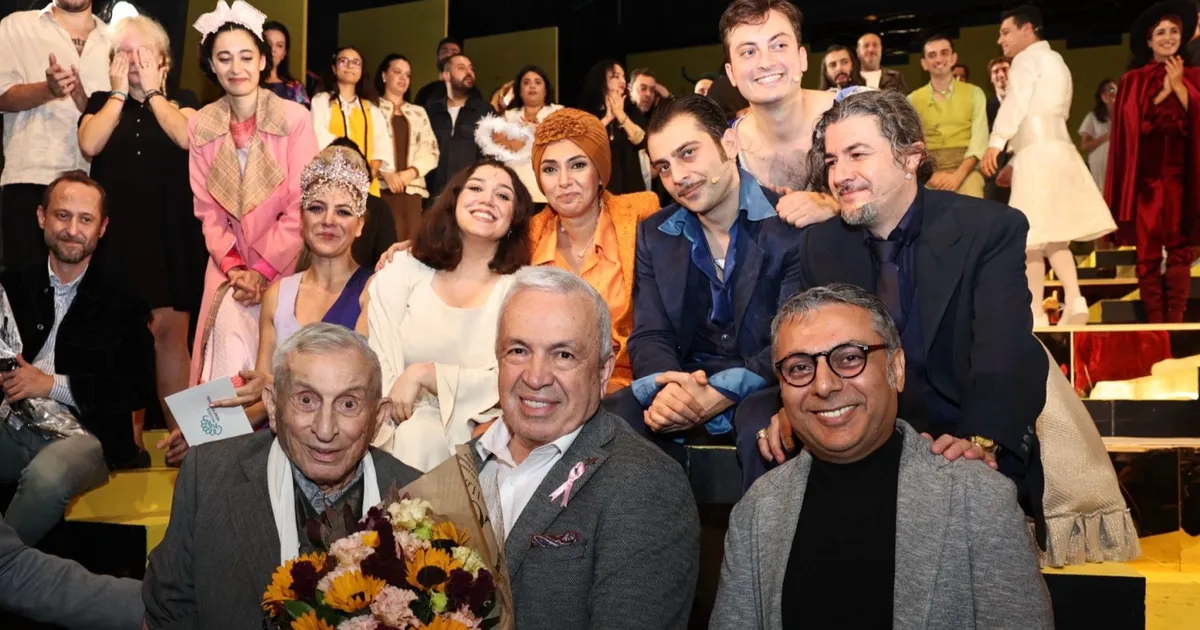 nilufer kent tiyatrosundan lukus hayat ile gorkemli sezon acilisi K9wgSu9K.webp