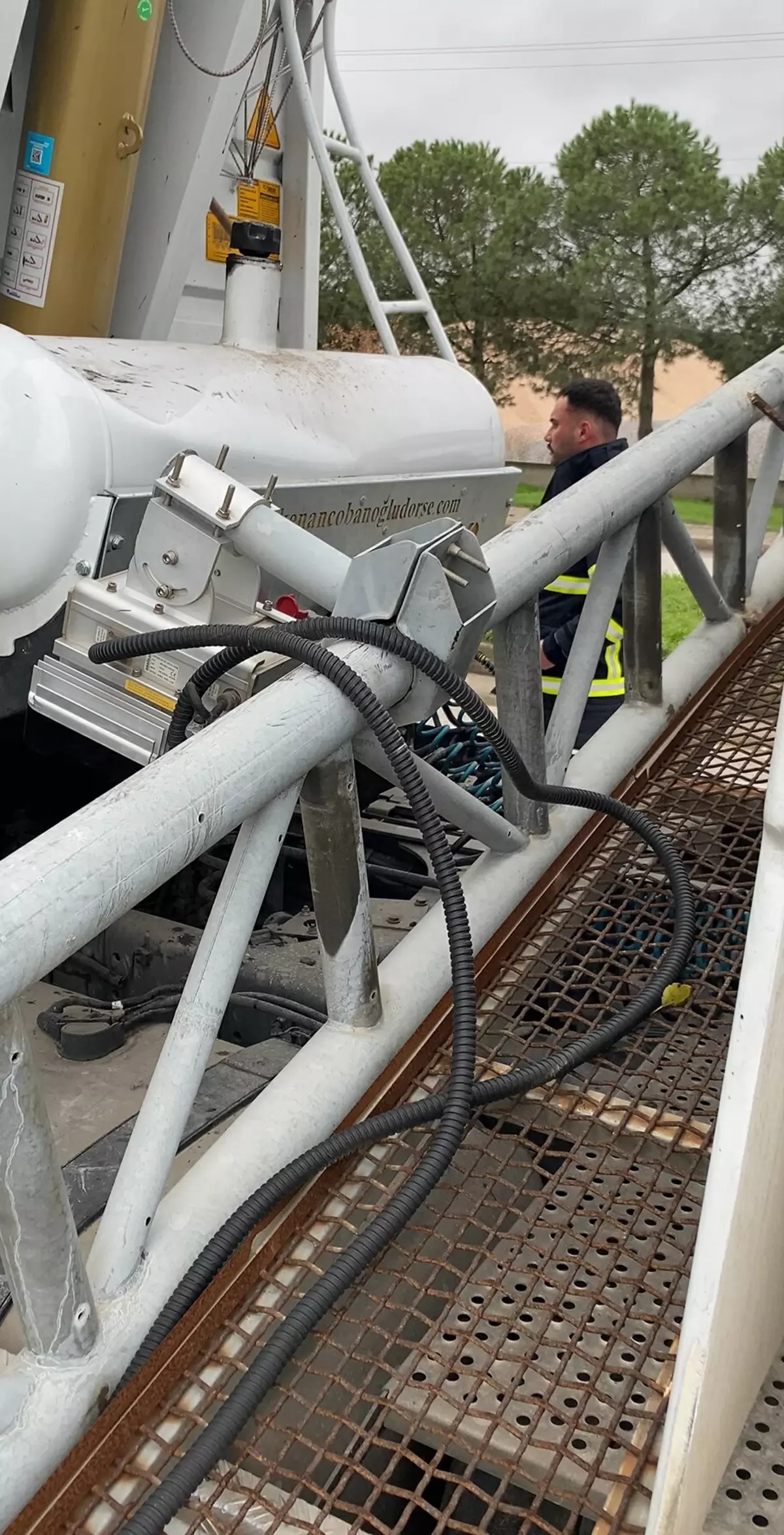 canakkalede tir diregi devrildi VCJrEqVw.jpg