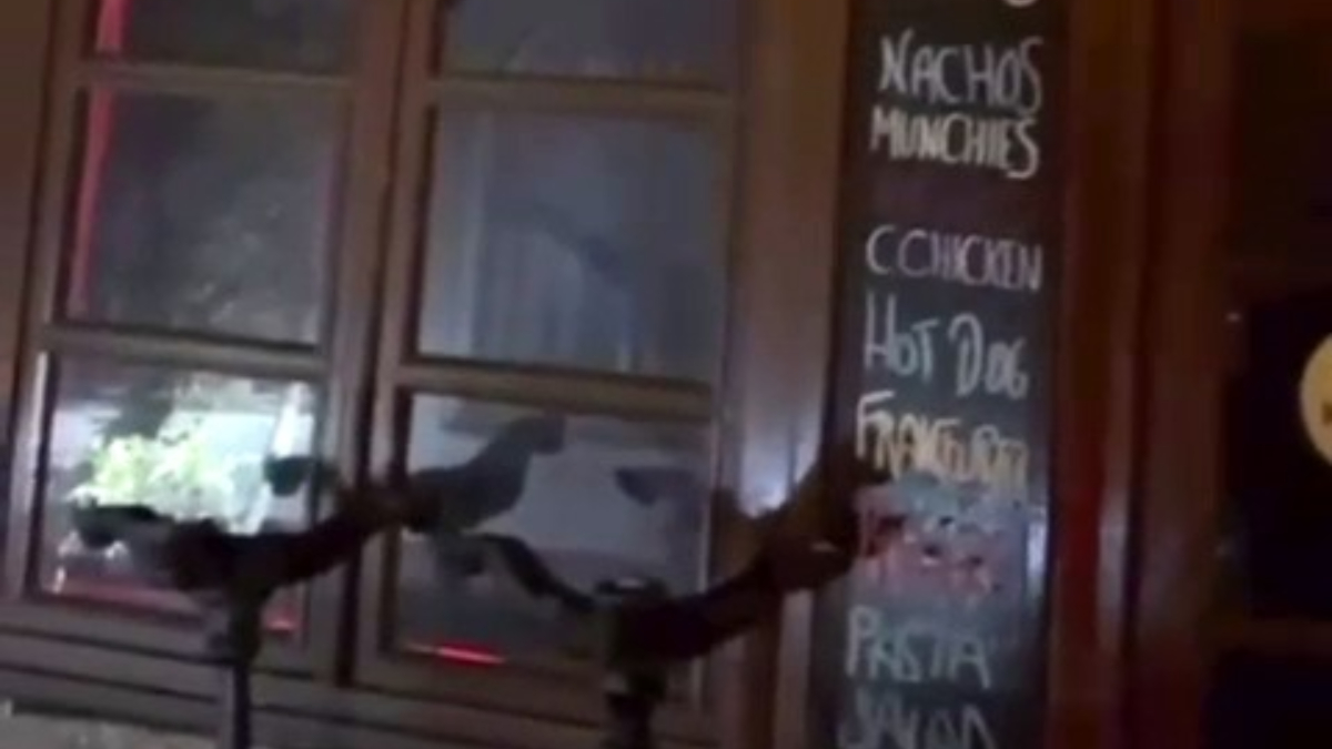 izmirde eglence mekanina silahli saldiri 9YtVvlPs.jpg