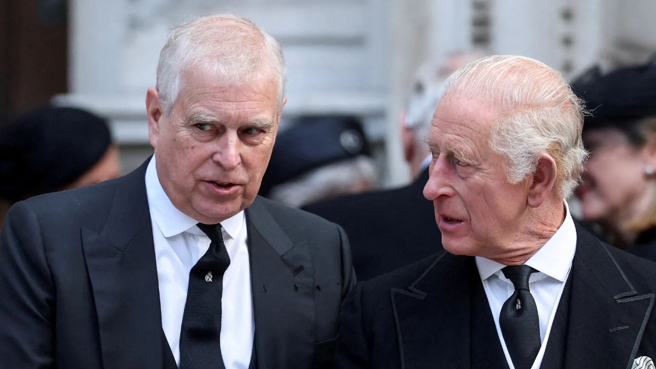 pedofili prens andrew kraliyetten kovuldu CTTtL8KN.webp