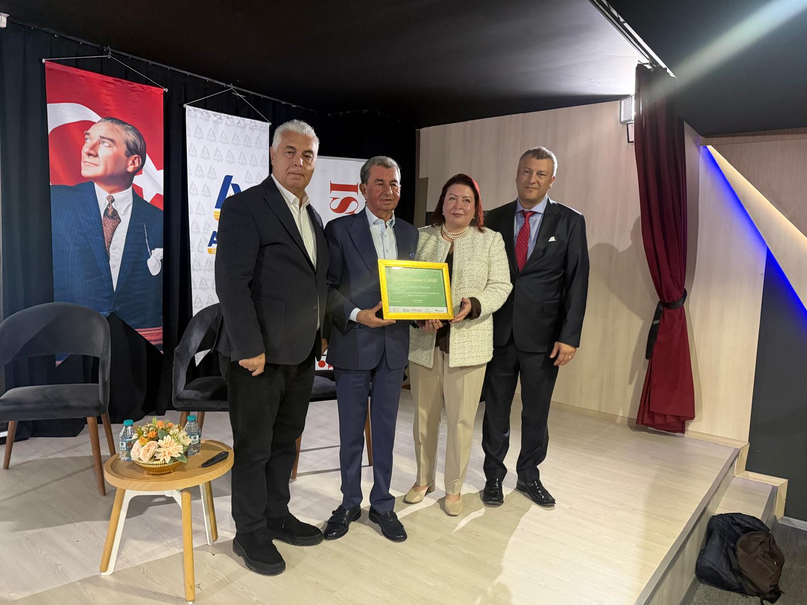 DAVUT DOĞAN’A YEŞİL EKONOMİ ÖDÜLÜ VERİLDİ