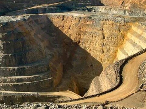Kitanin en buyuk madeni aciliyor tam 159 milyon ton U7OFba4M