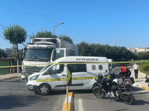 Kucukcekmecede kamyonun carptigi kadin yasamini yitirdi xUMzJWBP